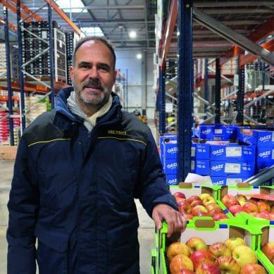 Bertrand Moulins, chef de groupe Fruits et Légumes pour l'entreprise Métro présente sur le Marché de Rungis