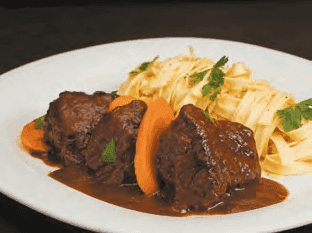 Joue de boeuf avec des pates et des carottes du restaurant L'Aloyau du Marché de Rungis