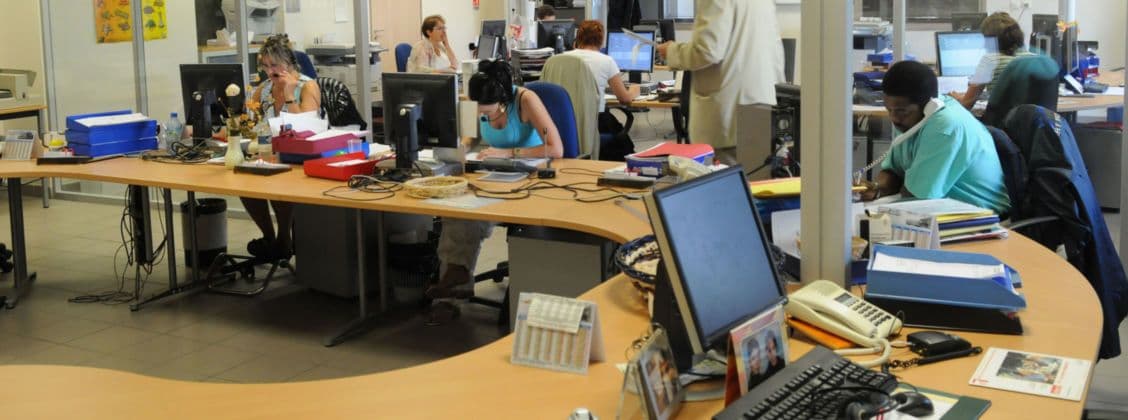 Télévendeur exerçant sa profession au Marché de Rungis 